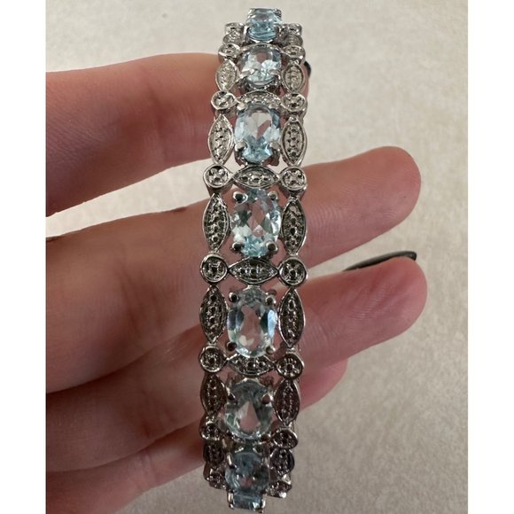 Silver tone 316 L Stainless steel light pale blue rhinestones bangle bracelet - Picture 4 of 9